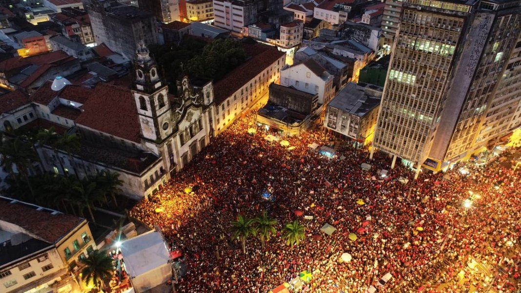 Haddad lota as ruas do Recife em último ato de rua da campanha (Foto: Mídia Ninja) Haddad lota as ruas do Recife em último ato de rua da campanha
