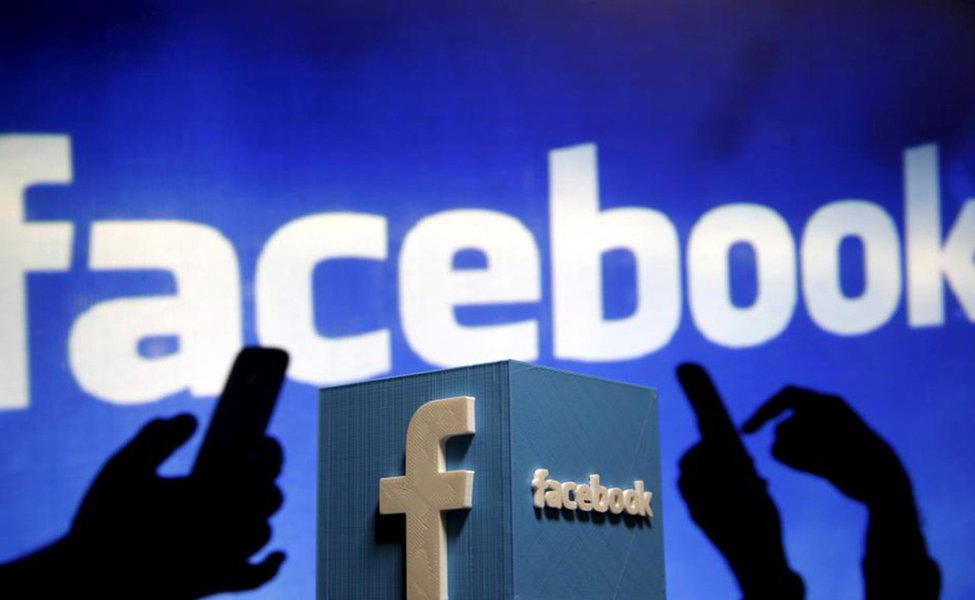 Governo britânico multa Facebook por violação de privacidade (Foto: Reuters) Governo britânico multa Facebook por violação de privacidade