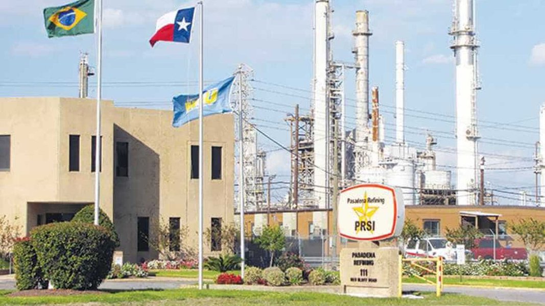 Petrobras negocia venda de refinaria de Pasadena com Chevron, diz Reuters Petrobras negocia venda de refinaria de Pasadena com Chevron, diz Reuters