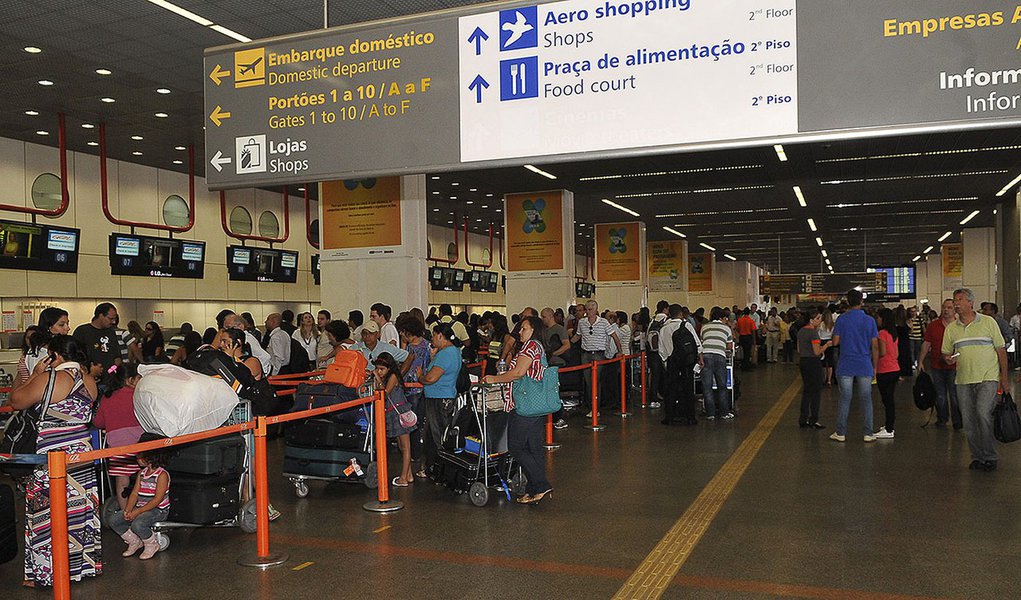 Gastos de brasileiros em viagens ao exterior caem 30,7% (Foto: ELZA_FIUZA -ABr) Gastos de brasileiros em viagens ao exterior caem 30,7%