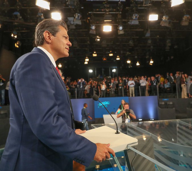 Se o fascista não vai ao debate, que se convide o povo (Foto: Ricardo Stuckert) Se o fascista não vai ao debate, que se convide o povo