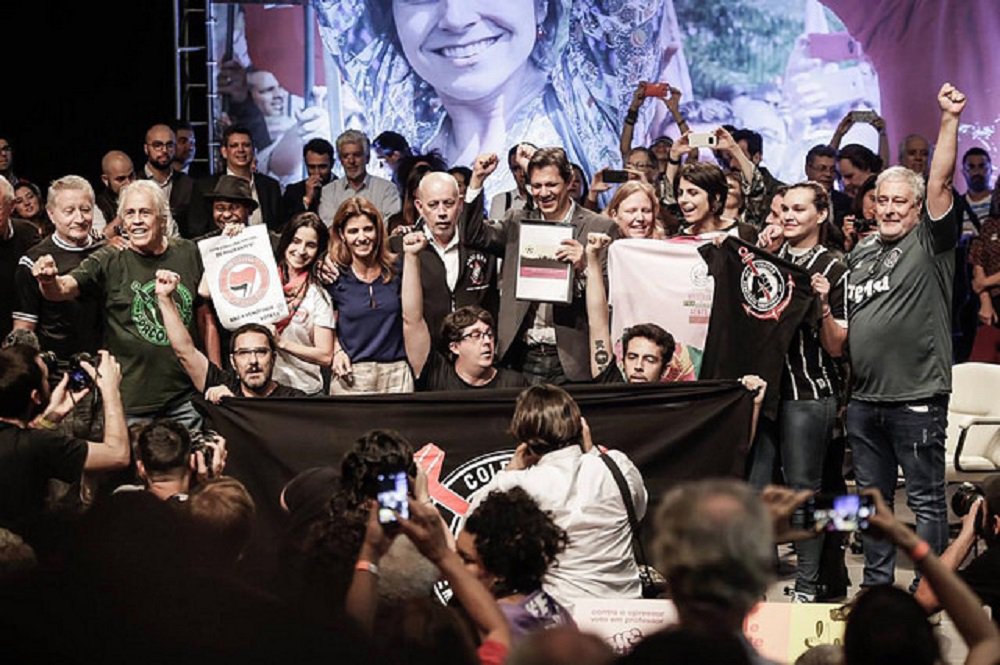 Torcidas organizadas esquecem rivalidade e declaram apoio a Haddad Torcidas organizadas esquecem rivalidade e declaram apoio a Haddad