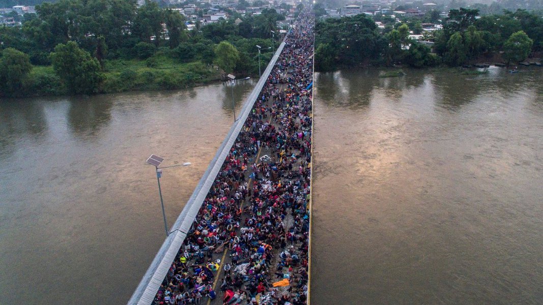 Segunda caravana de imigrantes passa pela Guatemala em direção ao México Segunda caravana de imigrantes passa pela Guatemala em direção ao México