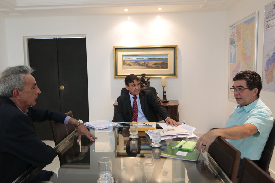 Wellington discute projeto de construção de polo de processamento de carnes Wellington discute projeto de construção de polo de processamento de carnes