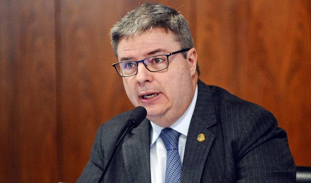 Fake news 'são coisas de pessoas com espírito ruim’, diz Anastasia (Foto: Pedro França/Agência Senado) Fake news 'são coisas de pessoas com espírito ruim’, diz Anastasia