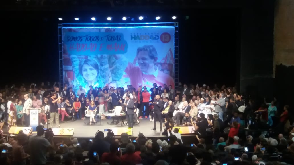 Fernando Haddad recebe o apoio de 69 torcidas organizadas Fernando Haddad recebe o apoio de 69 torcidas organizadas