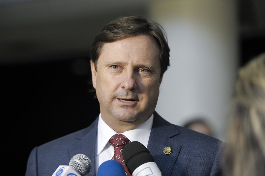 Senador é vítima de negação política (Foto: José Cruz) Senador é vítima de negação política
