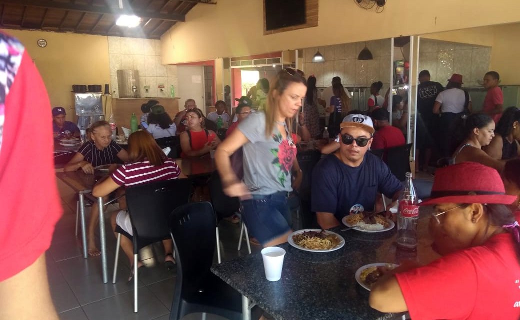 Clientes boicotam restaurante de apoiador de Bolsonaro no Piauí Clientes boicotam restaurante de apoiador de Bolsonaro no Piauí