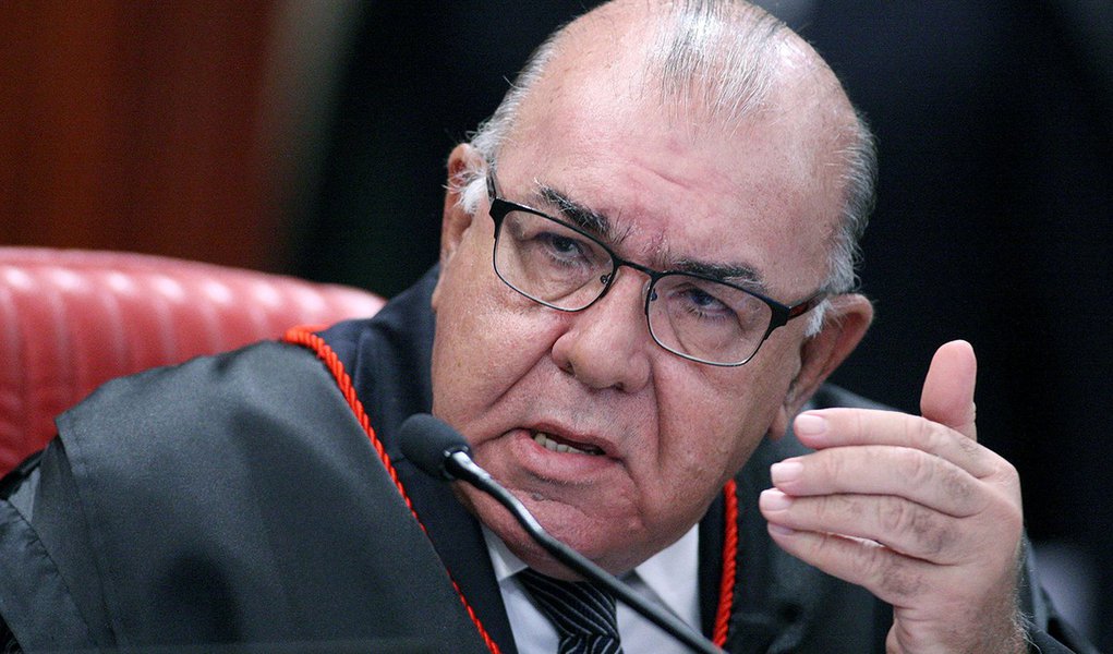 Corregedor vota por cassação integral de coligação com laranjas (Foto: Roberto Jayme/ Ascom/TSE) Corregedor vota por cassação integral de coligação com laranjas