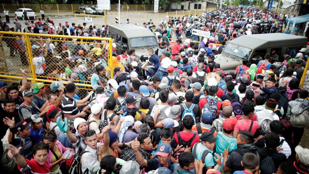 Apenas parte da caravana de migrantes centro-americanos retorna a seus lares Apenas parte da caravana de migrantes centro-americanos retorna a seus lares