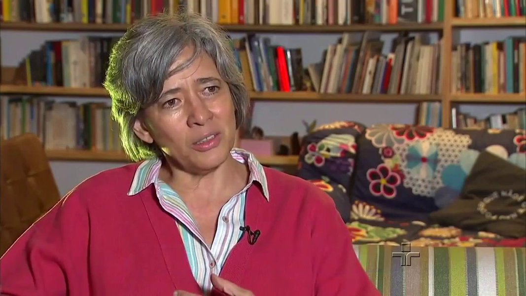 Beatriz Bratcher: é uma desumanidade votar em Bolsonaro Beatriz Bratcher: é uma desumanidade votar em Bolsonaro
