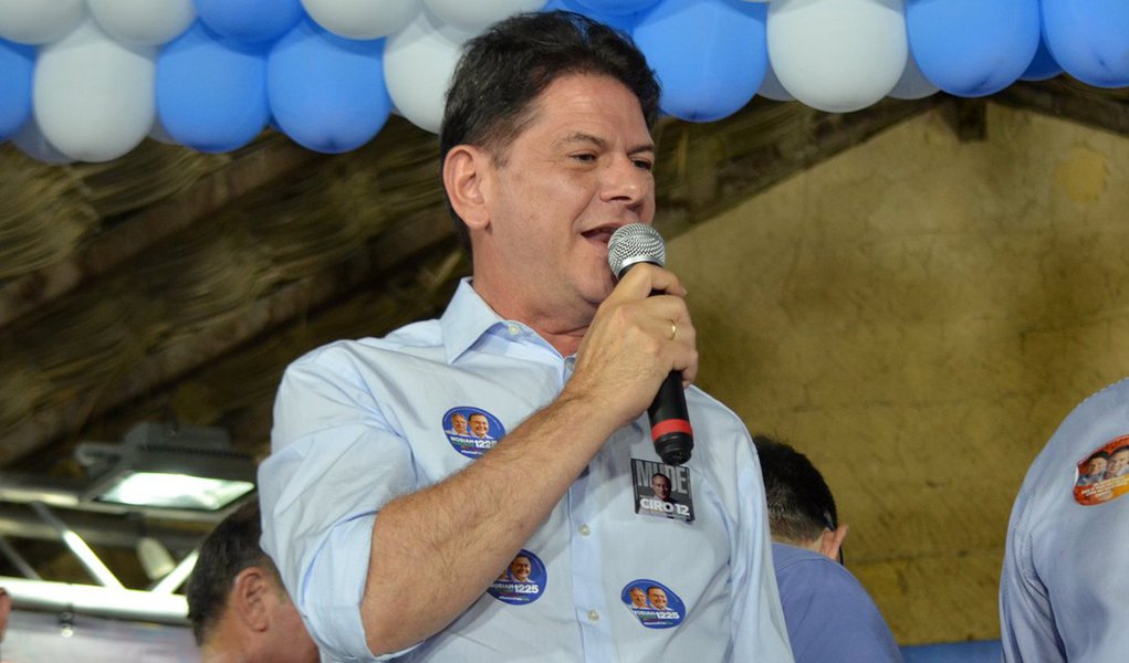 Cid Gomes chama petistas de babacas e diz que partido merece perder Cid Gomes chama petistas de babacas e diz que partido merece perder