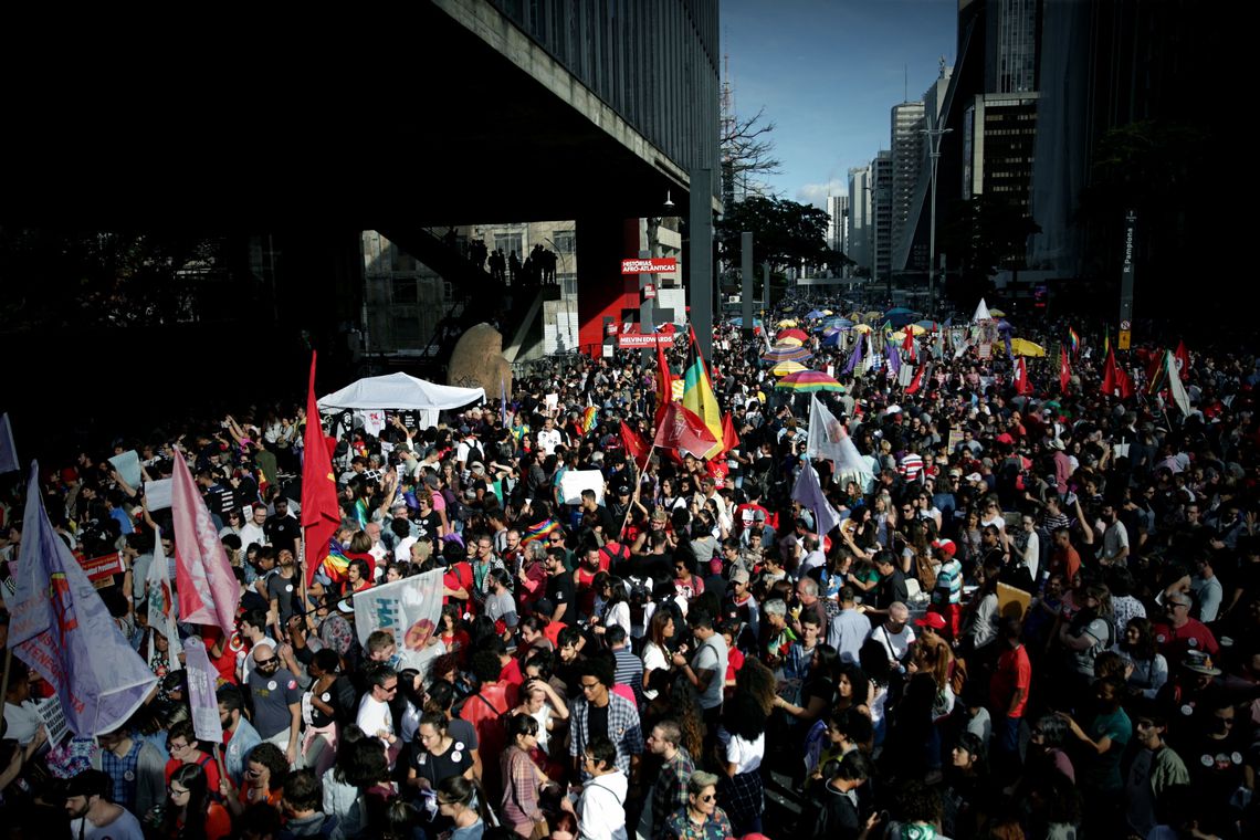 Milhares de mulheres fazem ato pelo país contra Bolsonaro e pela democracia Milhares de mulheres fazem ato pelo país contra Bolsonaro e pela democracia