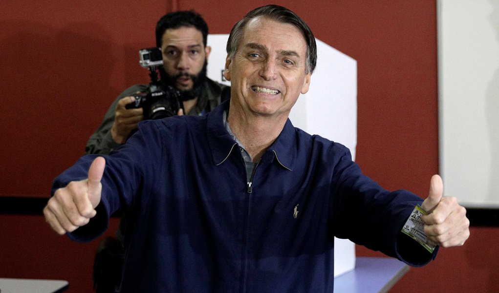 O cordel do caixa 2 (Foto: REUTERS/Ricardo Moraes) O cordel do caixa 2