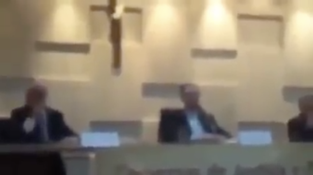Bolsonaristas já atacam até a Igreja Católica Bolsonaristas já atacam até a Igreja Católica
