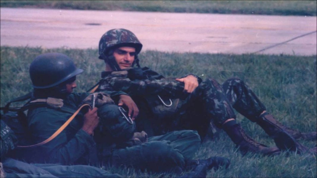 Em relatório do Exército, Bolsonaro aparece como “embusteiro e covarde” Em relatório do Exército, Bolsonaro aparece como “embusteiro e covarde”
