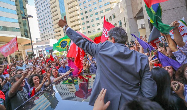 A força da criação de um 'mito' à base de Fake News versus a oportunidade de manutenção de um país democrático (Foto: Ricardo Stuckert) A força da criação de um 'mito' à base de Fake News versus a oportunidade de manutenção de um país democrático