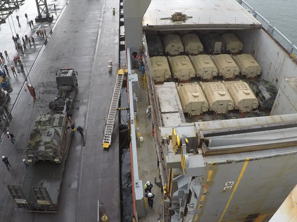 Exército recebe doação de 96 blindados dos Estados Unidos Exército recebe doação de 96 blindados dos Estados Unidos