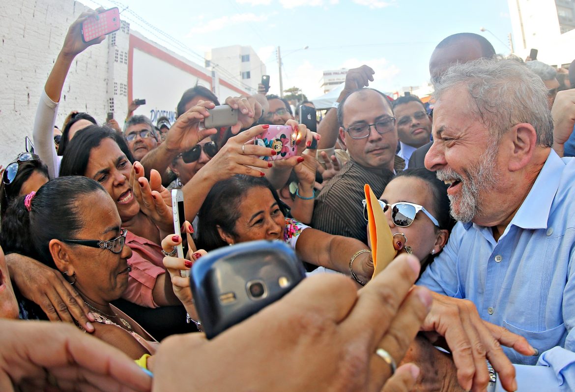 Lula e o Santo Sudário (Foto: Ricardo Stuckert) Lula e o Santo Sudário