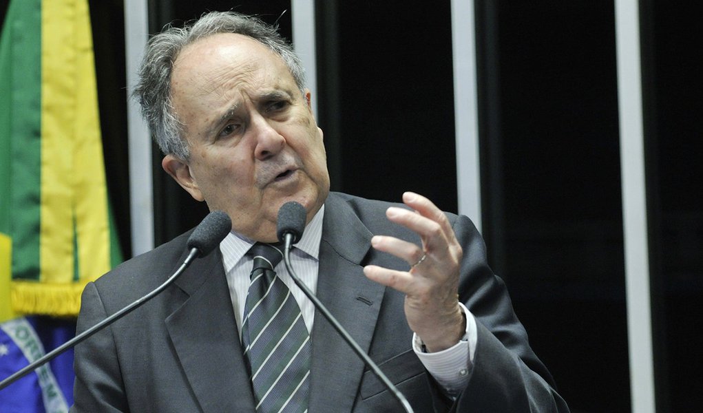 O discurso “descolado” de Cristovam (Foto: Geraldo Magela/Agência Senado) O discurso “descolado” de Cristovam