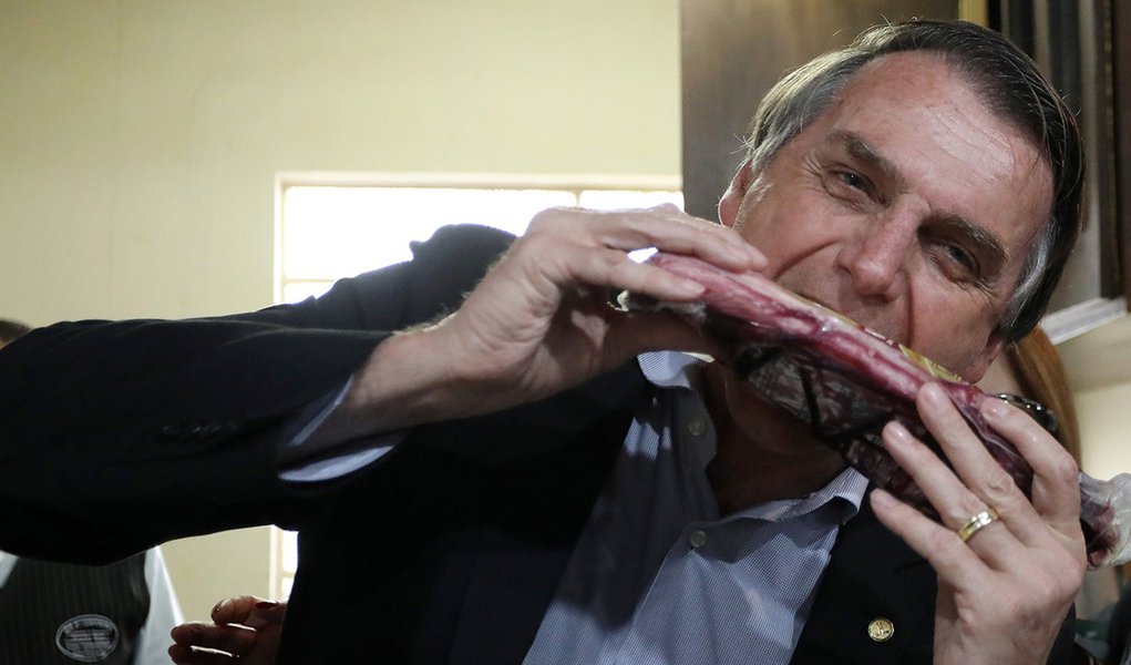 Todos contra Bolsonazi (Foto: REUTERS/Diego Vara) Todos contra Bolsonazi