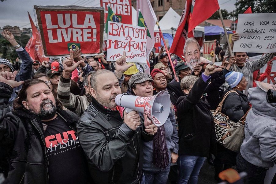 'Segundo turno é vitória da classe trabalhadora', diz presidente da CUT 'Segundo turno é vitória da classe trabalhadora', diz presidente da CUT