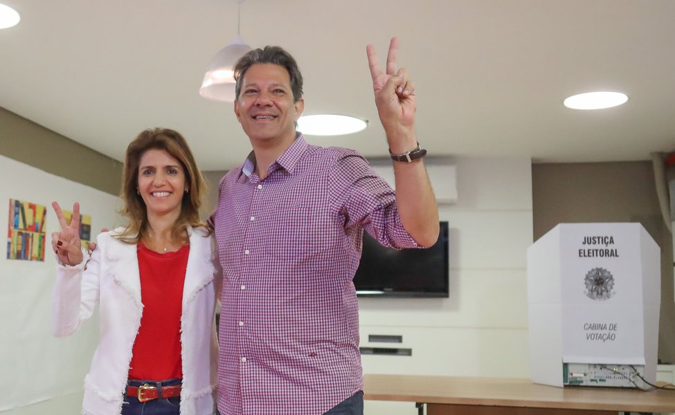 Haddad vota e diz: a vontade popular é uma festa, seja qual for o resultado Haddad vota e diz: a vontade popular é uma festa, seja qual for o resultado