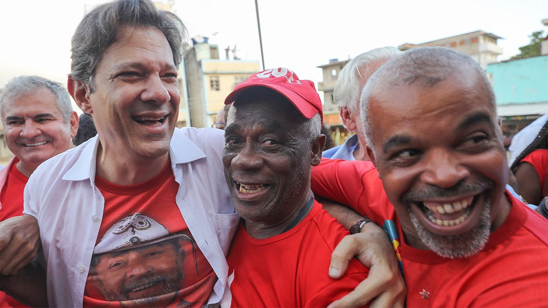 Vox/247: Haddad vence Bolsonaro entre negros, com 33% a 24% Vox/247: Haddad vence Bolsonaro entre negros, com 33% a 24%