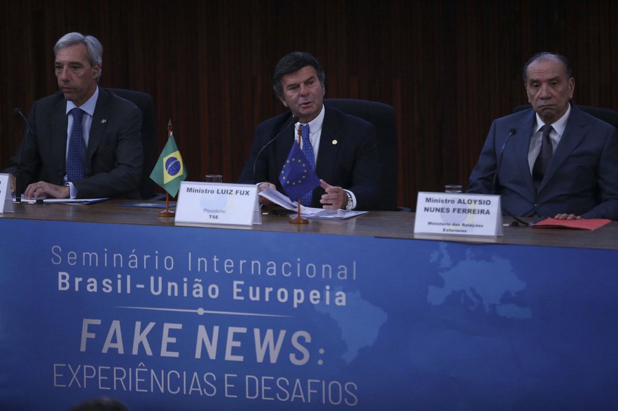 TSE falha no combate a fake news na campanha de primeiro turno TSE falha no combate a fake news na campanha de primeiro turno