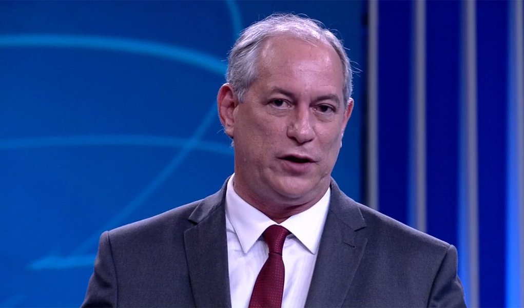 Discurso belicista de Bolsonaro já fez ações de fábrica de armas subirem 180%, diz Ciro (Foto: Reprodução) Discurso belicista de Bolsonaro já fez ações de fábrica de armas subirem 180%, diz Ciro