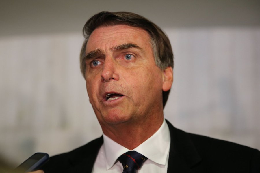 Para cão que rosna, o remédio é olhar firme e fala grossa! (Foto: Valter Campanato - ABR) www.brasil247.com - Para cão que rosna, o remédio é olhar firme e fala grossa!