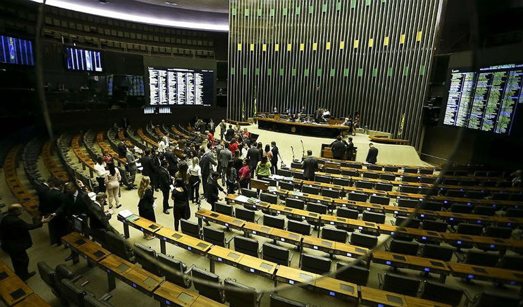 Câmara tem maior renovação dos últimos 24 anos, mas fica mais conservadora Câmara tem maior renovação dos últimos 24 anos, mas fica mais conservadora