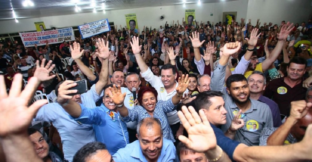 Servidores fazem grande ato de apoio a Marconi e Zé Eliton Servidores fazem grande ato de apoio a Marconi e Zé Eliton