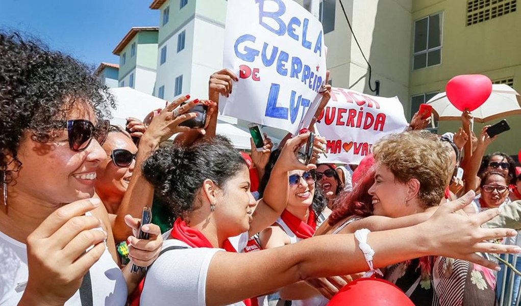 Dilma cresce e vai a 29% para Senado, mostra Ibope Dilma cresce e vai a 29% para Senado, mostra Ibope