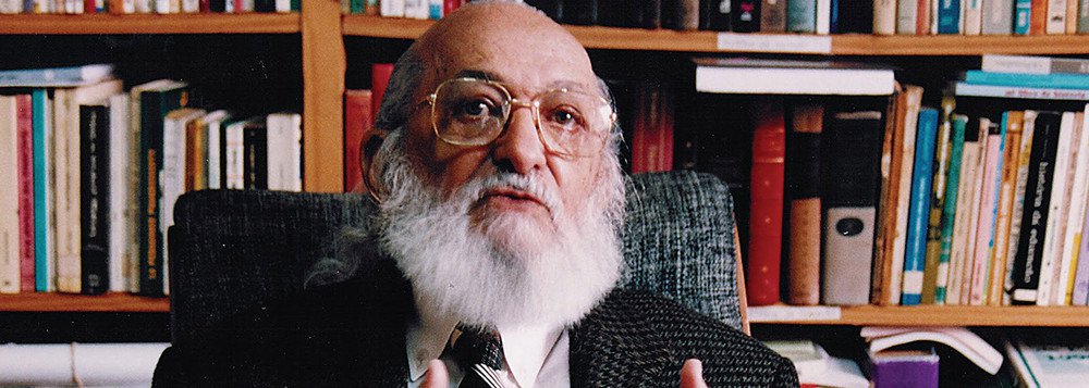 Intolerância e ataques à democracia: a relevância de Paulo Freire e de seu esperançar Intolerância e ataques à democracia: a relevância de Paulo Freire e de seu esperançar