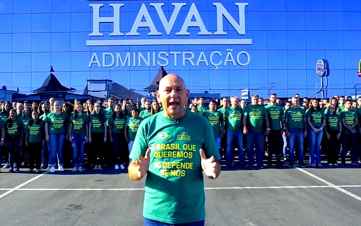 Dono da Havan coage funcionários a votarem em Bolsonaro Dono da Havan coage funcionários a votarem em Bolsonaro