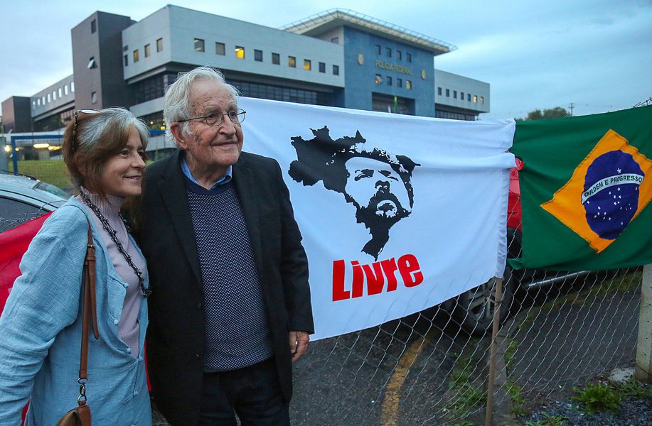 A íntegra do artigo de Noam Chomsky contra a prisão política de Lula (Foto: Mauro Calove) A íntegra do artigo de Noam Chomsky contra a prisão política de Lula
