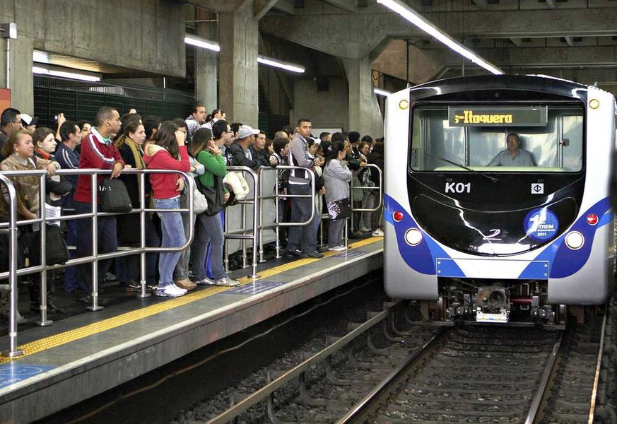 Governo de SP paga R$ 40 mil/mês para ONG gerir playlist de música no metrô Governo de SP paga R$ 40 mil/mês para ONG gerir playlist de música no metrô