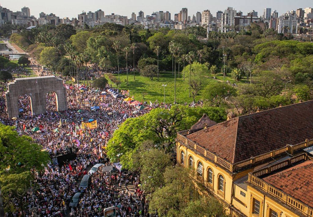 Cerca de 40 mil pedem ‘#EleNão’ em Porto Alegre (Foto: Guilherme Santos - Sul 21) Cerca de 40 mil pedem ‘#EleNão’ em Porto Alegre