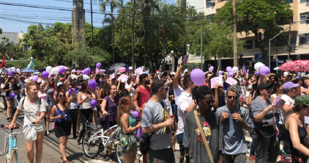 Em Goiânia, milhares vão às ruas contra Bolsonaro Em Goiânia, milhares vão às ruas contra Bolsonaro