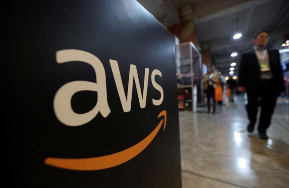 Empresas de computação em nuvem se únem para competir com Amazon e concedem descontos Empresas de computação em nuvem se únem para competir com Amazon e concedem descontos