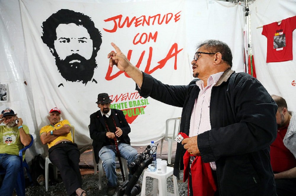 Biógrafo de Lula em cordel afirma que o ex-presidente foi preso por preconceito Biógrafo de Lula em cordel afirma que o ex-presidente foi preso por preconceito