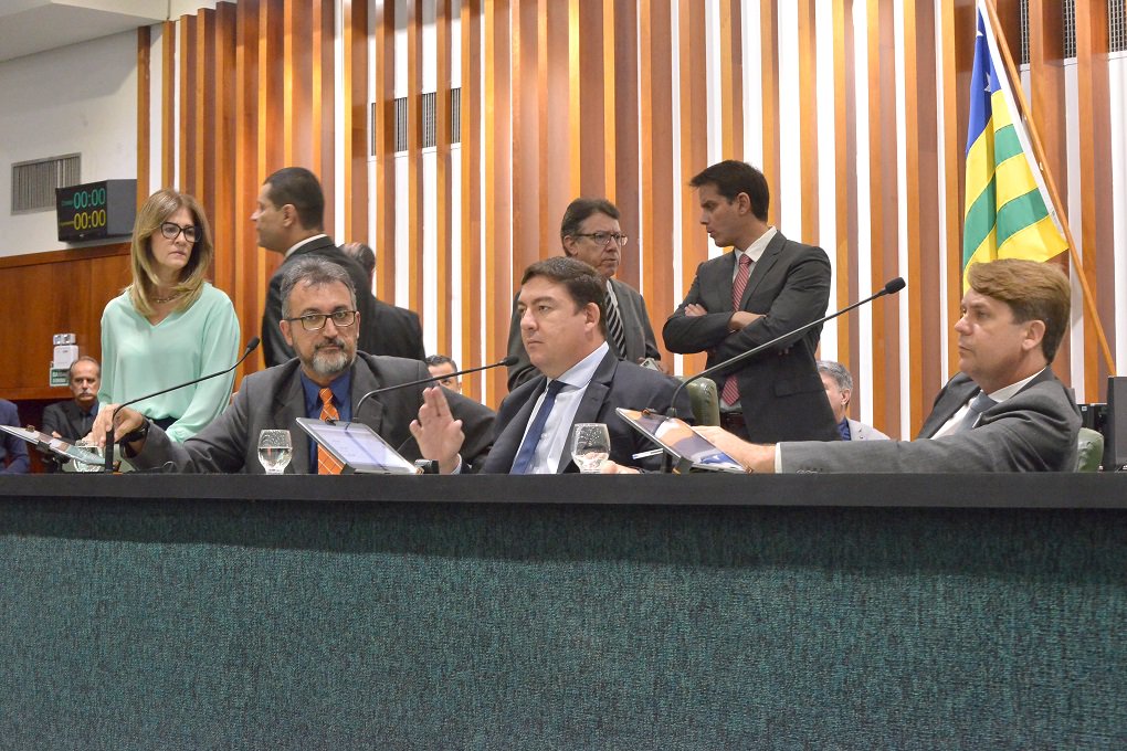 Vitti comanda votação que aprovou Orçamento Impositivo (Foto: ) Vitti comanda votação que aprovou Orçamento Impositivo