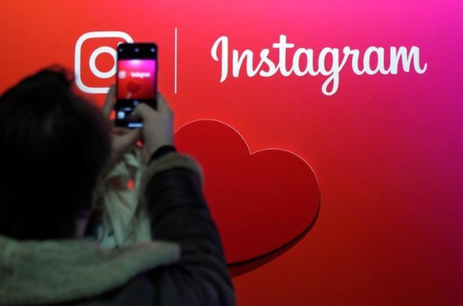 Saída de cofundadores do Instagram afetam ações do Facebook Saída de cofundadores do Instagram afetam ações do Facebook