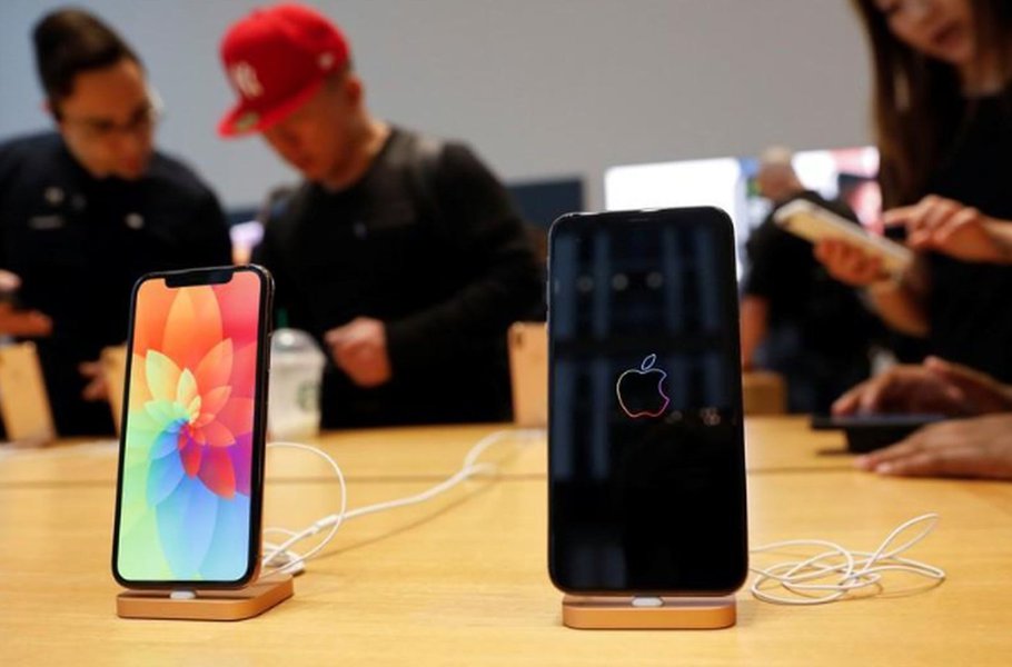 Análises revelam que novos iPhones utilizam chips da Intel e da Toshiba Análises revelam que novos iPhones utilizam chips da Intel e da Toshiba