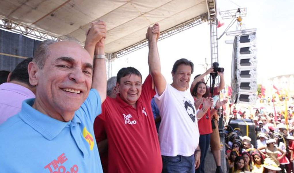 Wellington Dias participa de comício com Haddad e diz que Piauí vota 13 Wellington Dias participa de comício com Haddad e diz que Piauí vota 13