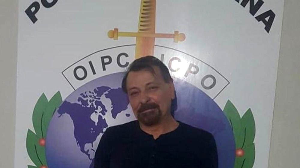Battisti e a tática manjada de Bolsonaro (Foto: Reprodução/Twitter/Polizia di Stato) Battisti e a tática manjada de Bolsonaro