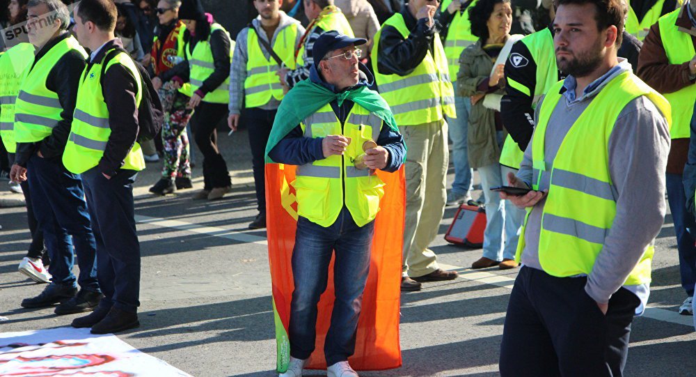 Governo Macron prende mais 240 em novo protesto dos coletes amarelos (Foto: Sputinik / Cristina Mestre) Governo Macron prende mais 240 em novo protesto dos coletes amarelos
