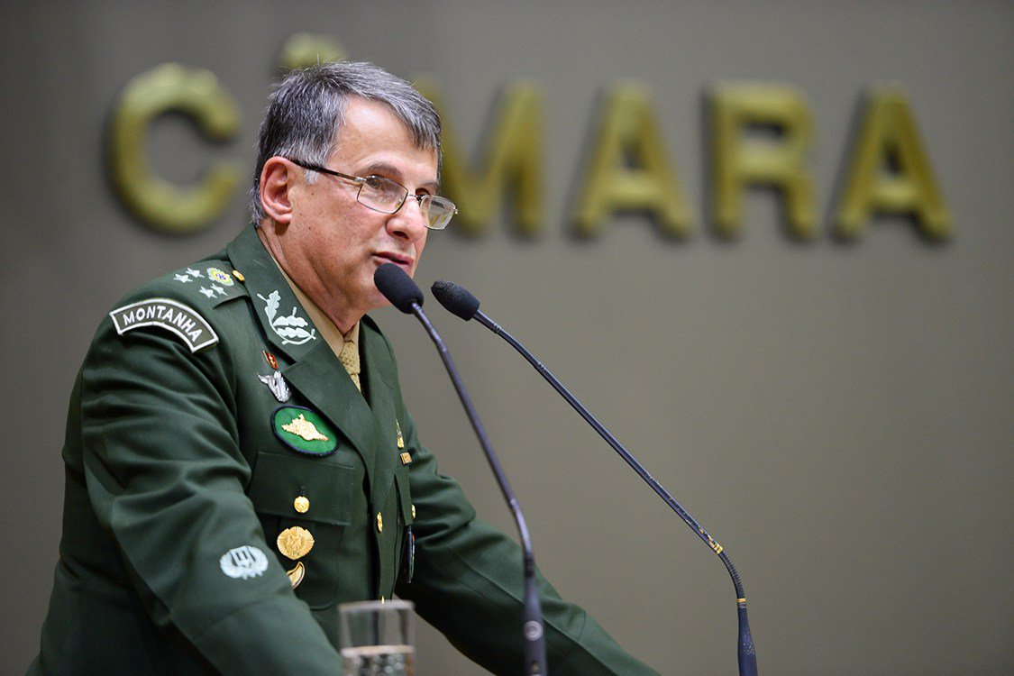 Queiróz desmoraliza militares no poder (Foto: Matheus Piccini/CMPA) Queiróz desmoraliza militares no poder