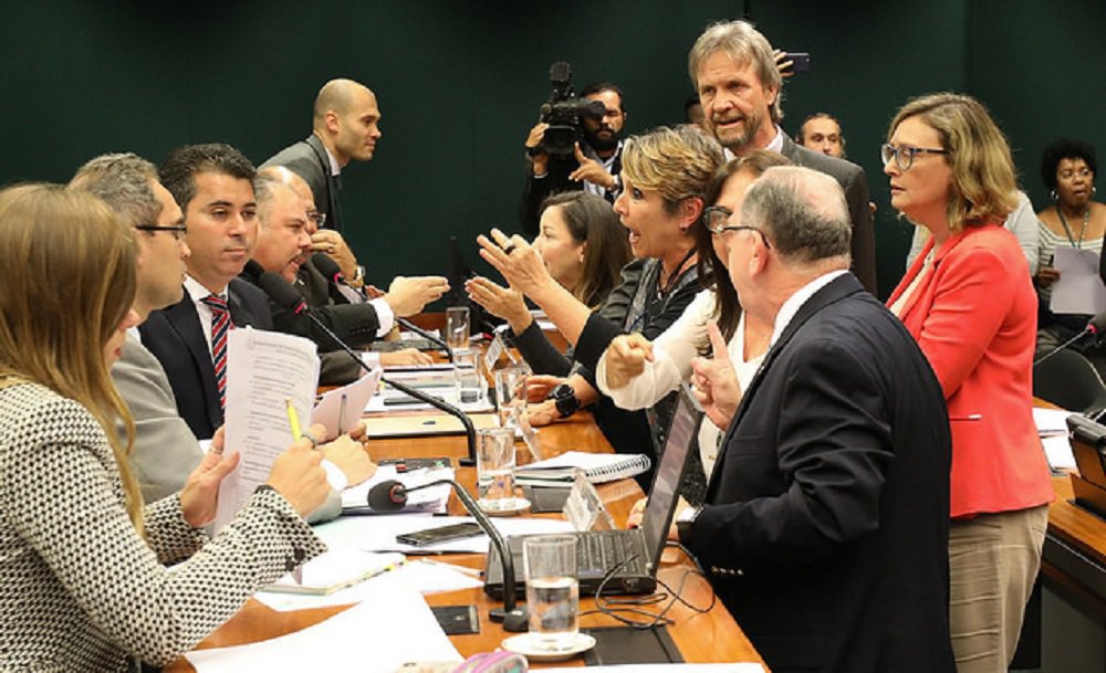 Oposição projeta resistência inédita em 2019 Oposição projeta resistência inédita em 2019